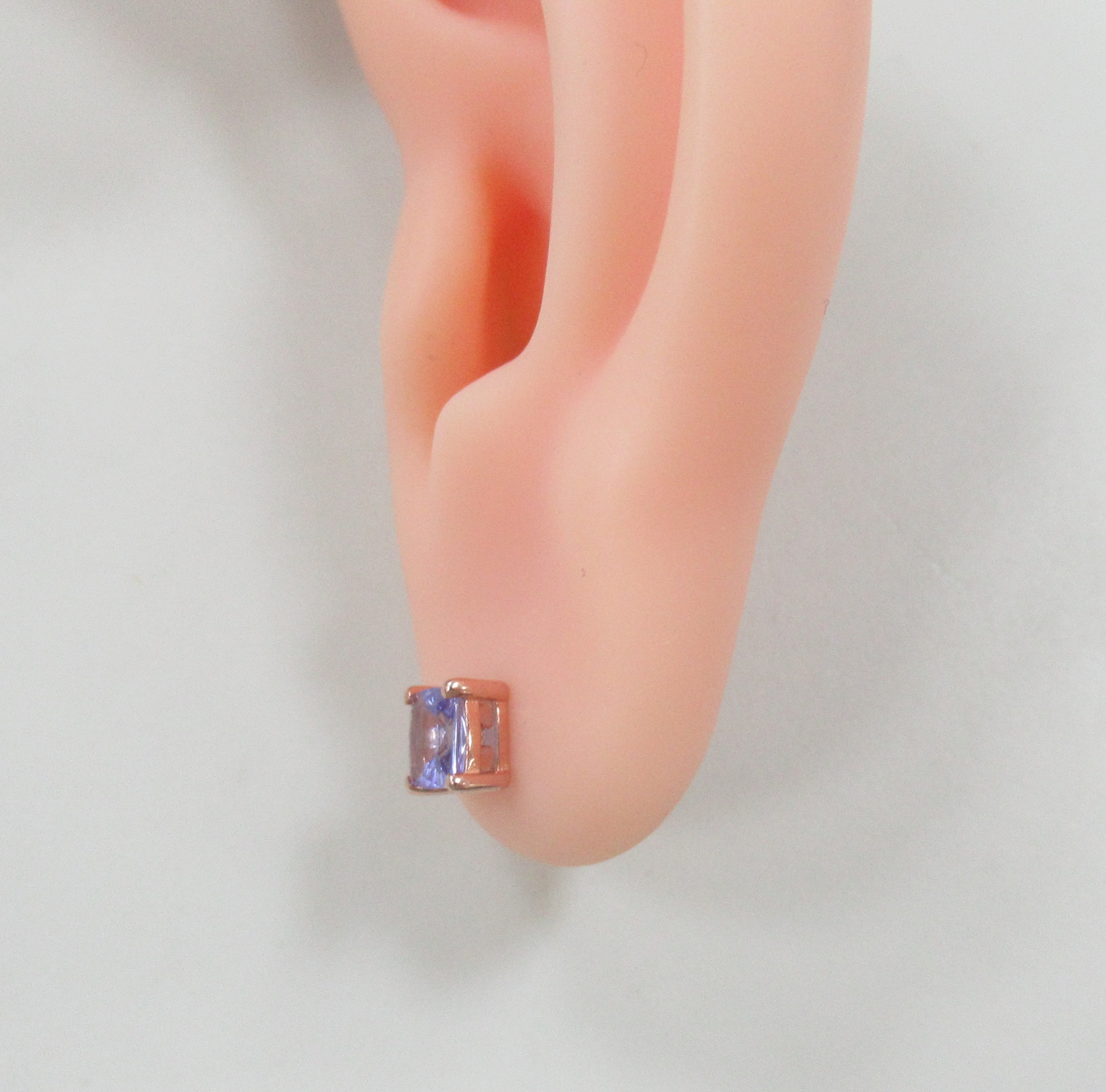 Серебряные серьги-пусеты с танзанитами